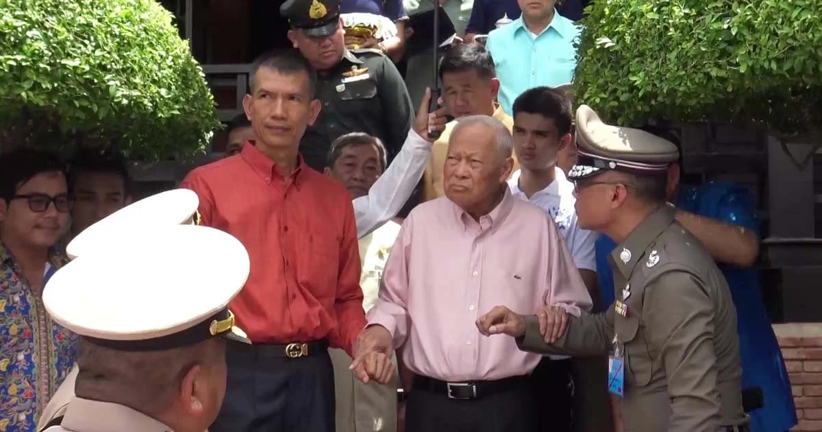 พล.อ.เปรม เยี่ยมบ้านเกิดต้นตระกูล “ติณสูลานนท์” ที่สงขลา