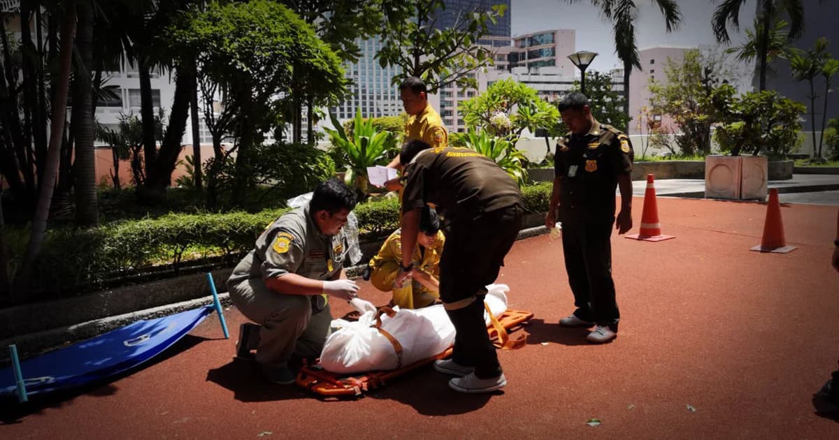 สาวแบงก์เครียด กระโดดตึก ธ.กรุงเทพ สีลม เสียชีวิต