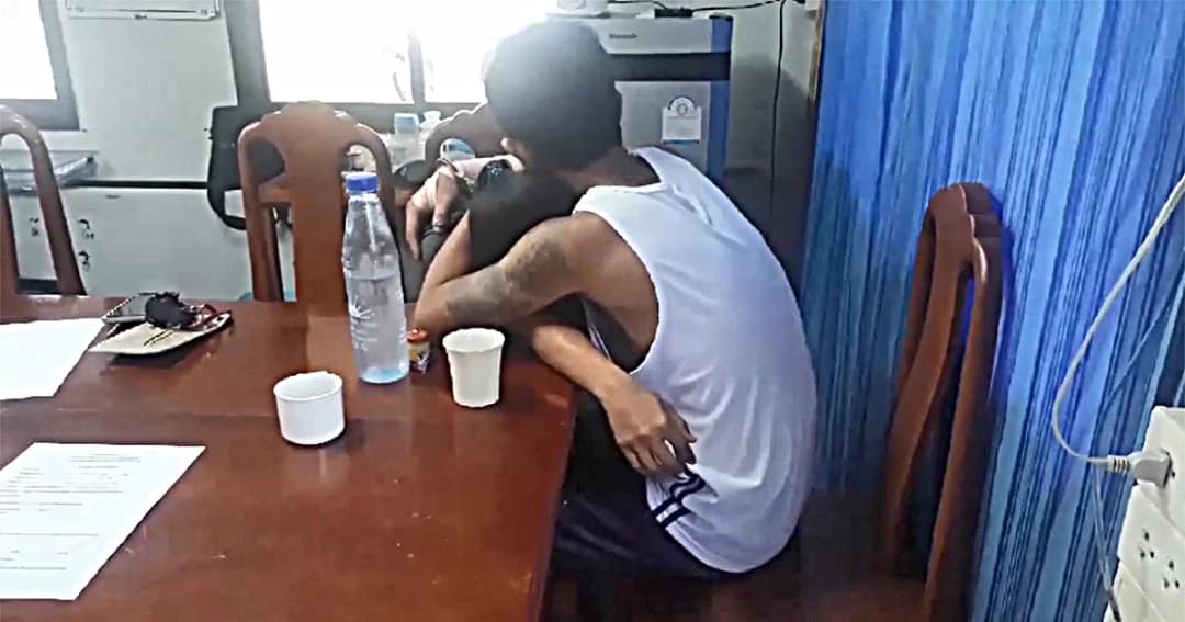 พ่อค้ายาบ้า ถูกรวบขณะพาเเฟนไปตรวจครรภ์ กอดกันร่ำไห้