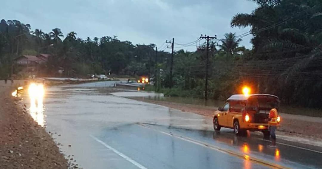 กรมชลฯเตือนเฝ้าระวัง! ชุมพรฝนตกหนัก ส่งผลลุ่มน้ำคลองท่าตะเภาเพิ่มสูงขึ้น