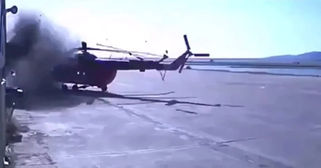 เฮลิคอปเตอร์บรรทุกหนักเกินบินไม่ขึ้น ใบพัดฟาดตึกพังยับ