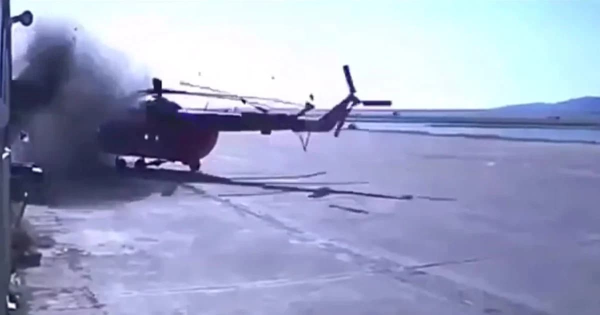 เฮลิคอปเตอร์บรรทุกหนักเกินบินไม่ขึ้น ใบพัดฟาดตึกพังยับ