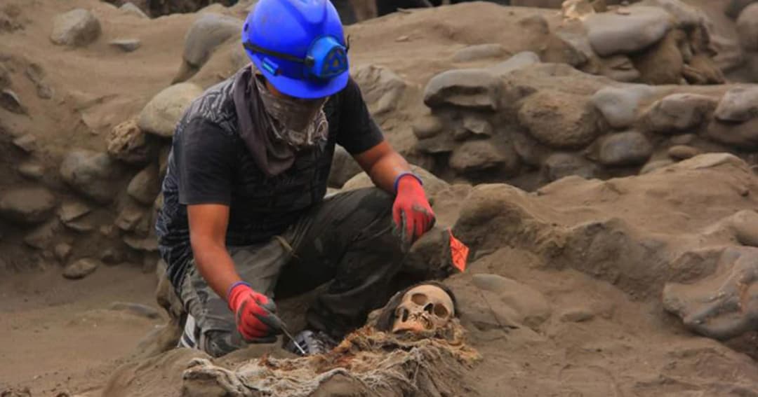 นักโบราณคดีพบโครงกระดูกโบราณในเปรู คาดถูกฆ่าในพิธีบูชายัญ