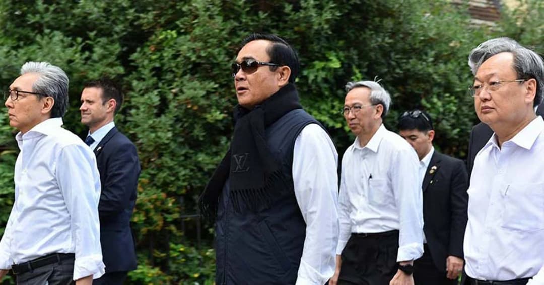 แจงแล้ว นายกฯ ใส่เสื้อกั๊ก-ผ้าพันคอ เพราะไม่สบาย