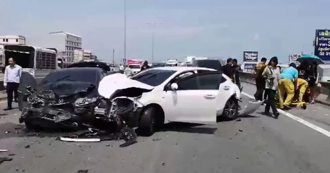 เปิดคลิป ! ชนสนั่น 5 คันรวด กลางทางด่วนบูรพาวิถี ขาเข้าบางนา เจ็บ 8 ราย