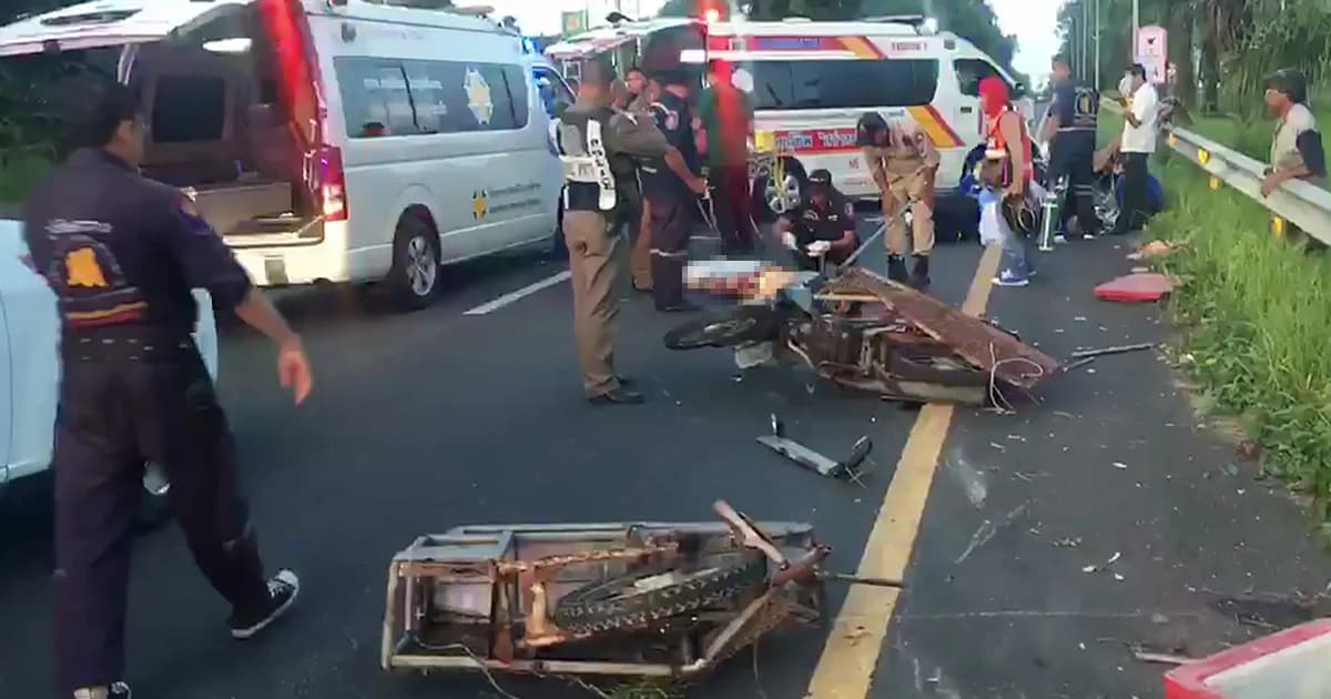 รถตู้พุ่งชนท้ายพ่วงซาเล้งคว่ำ ก่อนเหยียบซ้ำ ดับ 2 ศพ