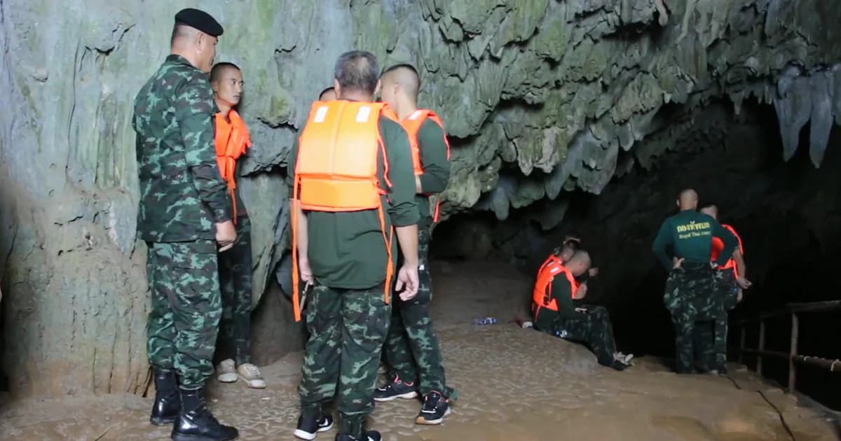 เร่งค้นหา ‘โค้ช-นักฟุตบอล’ 12 ชีวิต หายตัวในถ้ำหลวง แม่สาย