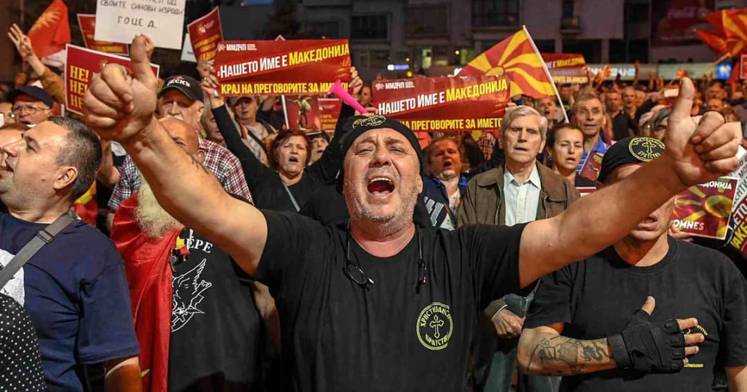 ชาวมาซิโดเนียหลายพันประท้วงรัฐบาล ค้านเปลี่ยนชื่อประเทศตามใจกรีซ