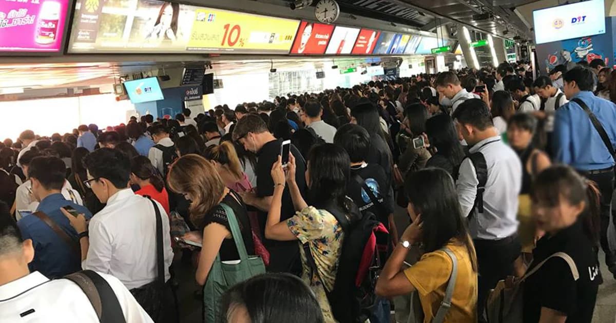 BTS แจ้งระบบสายสีลม-สุขุมวิท ขัดข้อง ผู้โดยสารตกค้างเพียบ