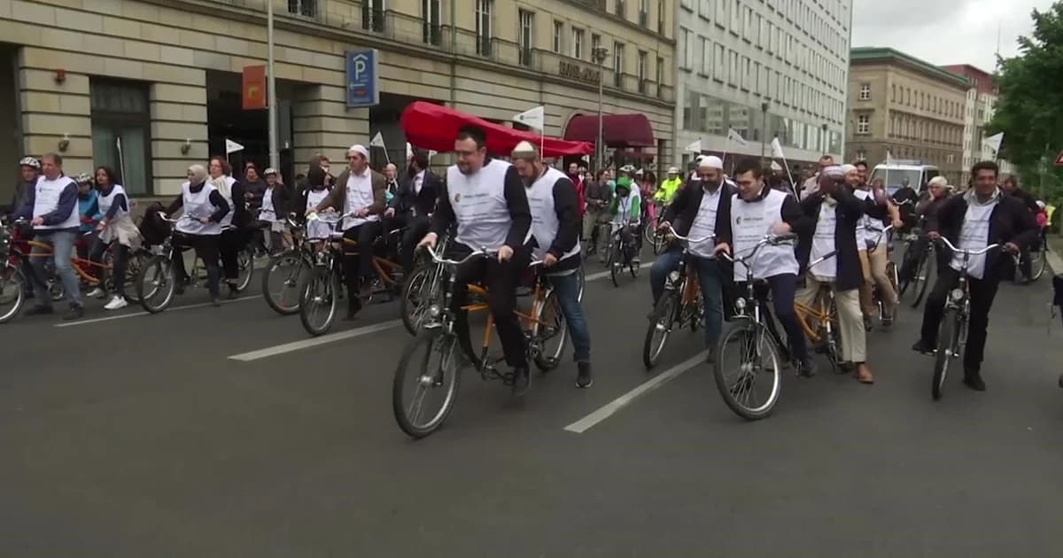 อิสลาม-ยิว ร่วมปั่นจักรยานร่วมกันต่อต้านการเหยียดเชื้อชาติศาสนา