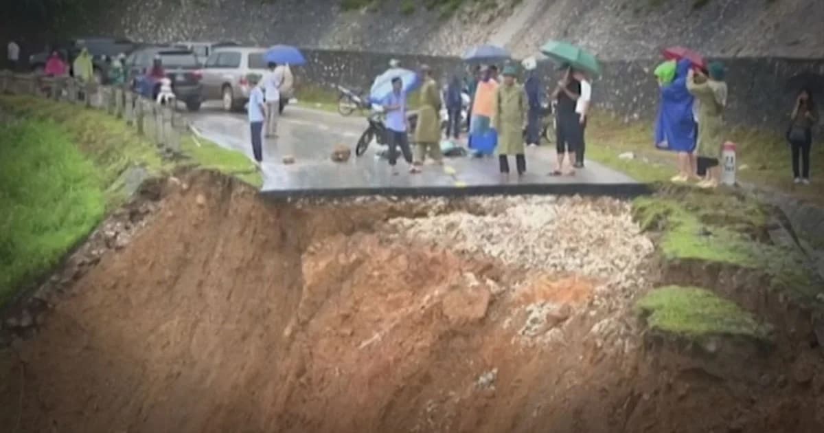 เวียดนามอ่วม ! น้ำท่วมฉับพลันและดินถล่ม ดับ 7 หาย 12