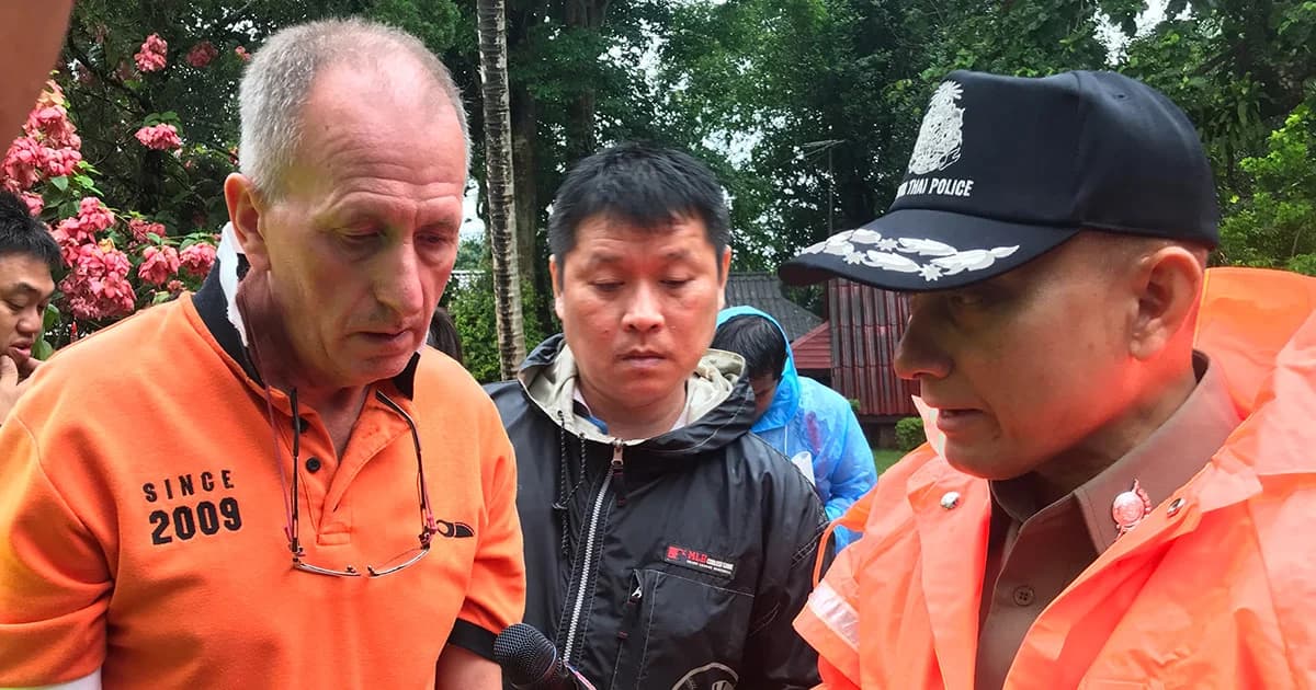 เพิ่มกำลังตำรวจพร้อมสุนัขดมกลิ่น ปูพรมค้นหาทีมหมูป่า 13 ชีวิต