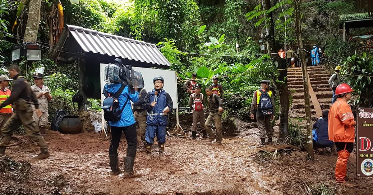 สื่อนอกเกาะติด ภารกิจช่วยเหลือ 13 ชีวิต ติดถ้ำหลวง ชี้น้ำคือปัญหาหลัก