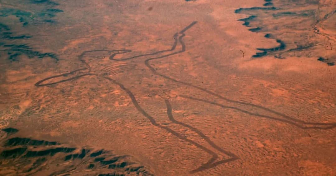 นักธุรกิจออสซี่ให้ 1 แสน หากไขที่มารูปวาดมนุษย์ยักษ์บนพื้นทรายได้