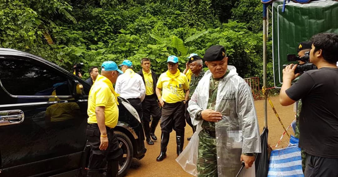 มท.1 วาง 4 แนวทางช่วย 13 ชีวิตติดถ้ำหลวง