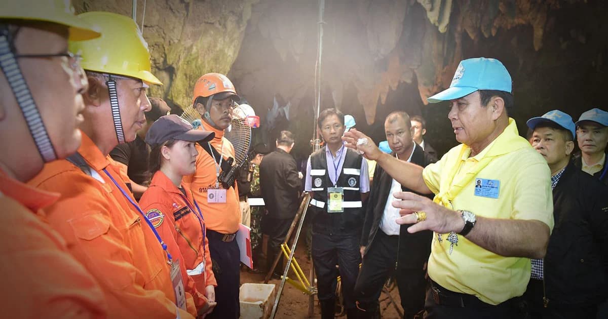 “บิ๊กตู่” ลุยให้กำลังใจครอบครัว 13 ชีวิตติดถ้ำ เชื่อทุกคนยังปลอดภัย