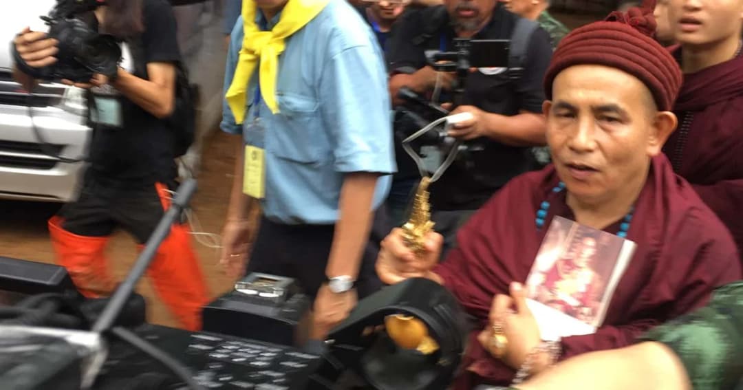 ครูบาบุญชุ่ม ทำพิธีเบิกถ้ำ หน้าศาลเจ้าแม่นางนอน รอบ 2