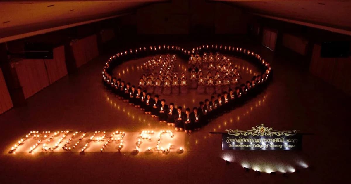 นศ.พยาบาล ร่วมจุดเทียนอธิษฐานให้ ‘ทีมหมูป่า’ ปลอดภัย