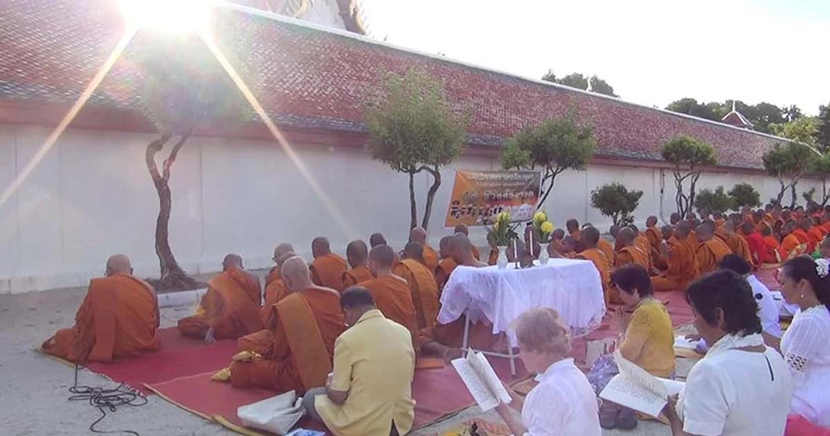 พระเถรานุระนำชาวนครศรีธรรมราช เจริญภาวนาช่วย 13 ชีวิตในถ้ำหลวง