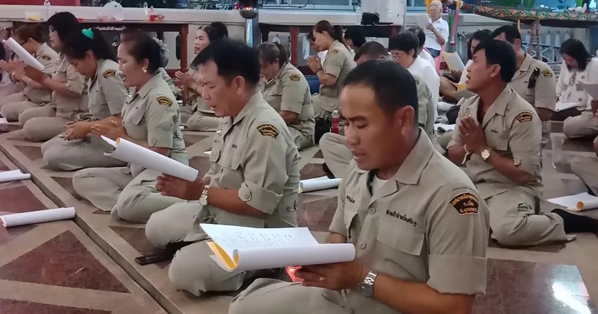 อพปร. มุกดาหาร สวดมนต์ขอพรให้ 13 ชีวิตปลอดภัย