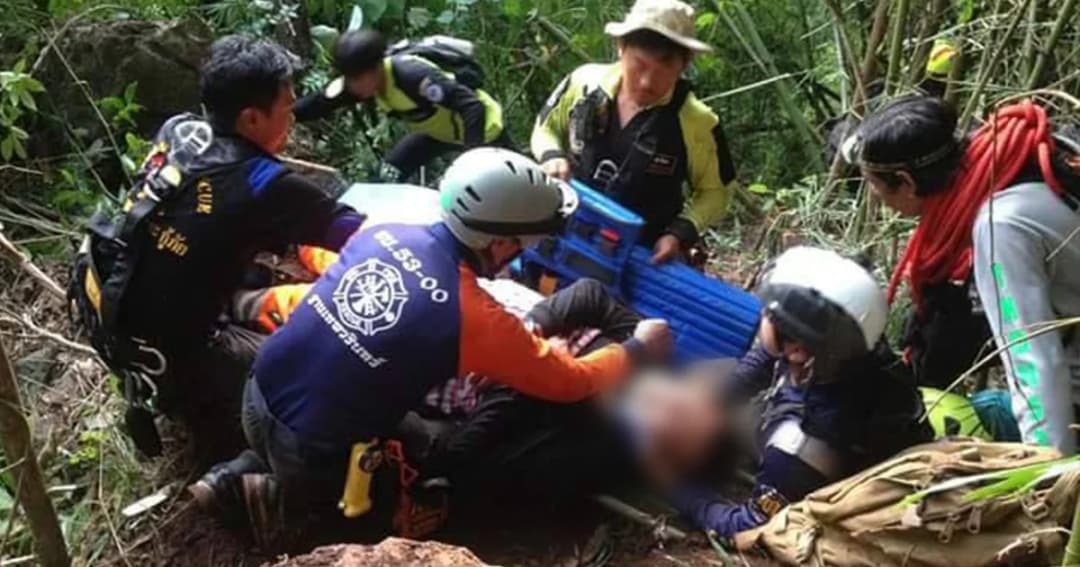 ปีนไม่คิดชีวิต! หาทางเข้าช่วยทีมหมูป่า-กู้ภัยลื่นตกเขาที่ดอยผาหมี