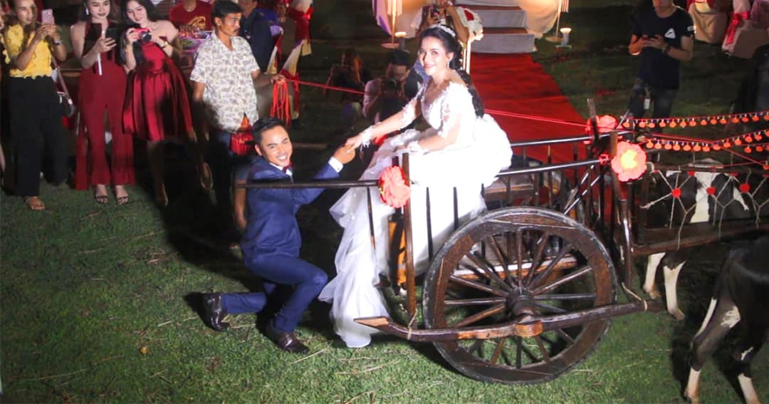 หนุ่มโพธาราม ให้เจ้าสาวนั่งเกวียนแทนเก๋ง ในวันแต่งงาน