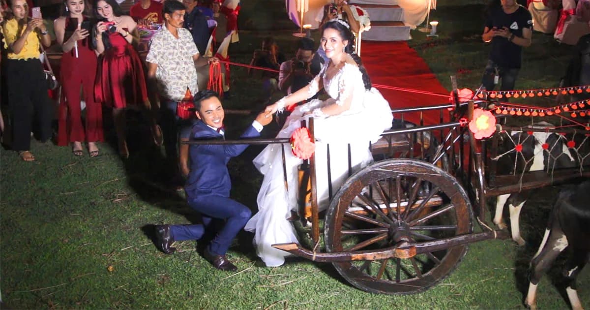 หนุ่มโพธาราม ให้เจ้าสาวนั่งเกวียนแทนเก๋ง ในวันแต่งงาน