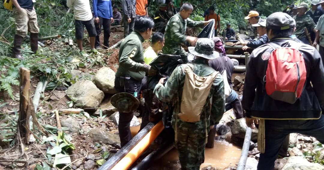 การต่อท่อ เบี่ยงทางน้ำห้วยน้ำดั้น ดอยผาหมี ประสบผลสำเร็จ น้ำไม่ไหลเข้าถ้ำหลวงแล้ว