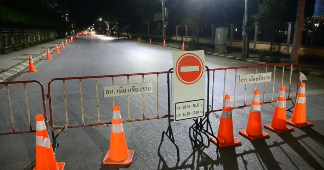 ผิดถนนหน้า รพ.เชียงรายประชานุเคราะห์เตรียมพร้อมรับ 13 ชีวิตทีมหมูป่า