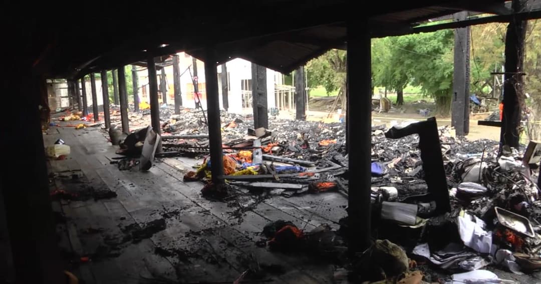 เพลิงพิโรธ ! ไหม้กุฏิพระวัดดัง แบบมอญ แห่งเดียวของ จ.สุพรรณ วอด