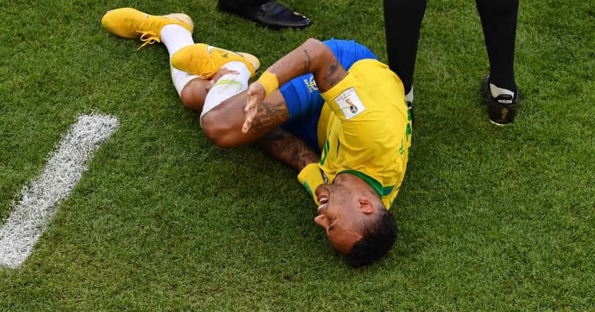 แข้งเม็กซิกันสวดยับ “เนย์มาร์” ล้มง่ายเกิน