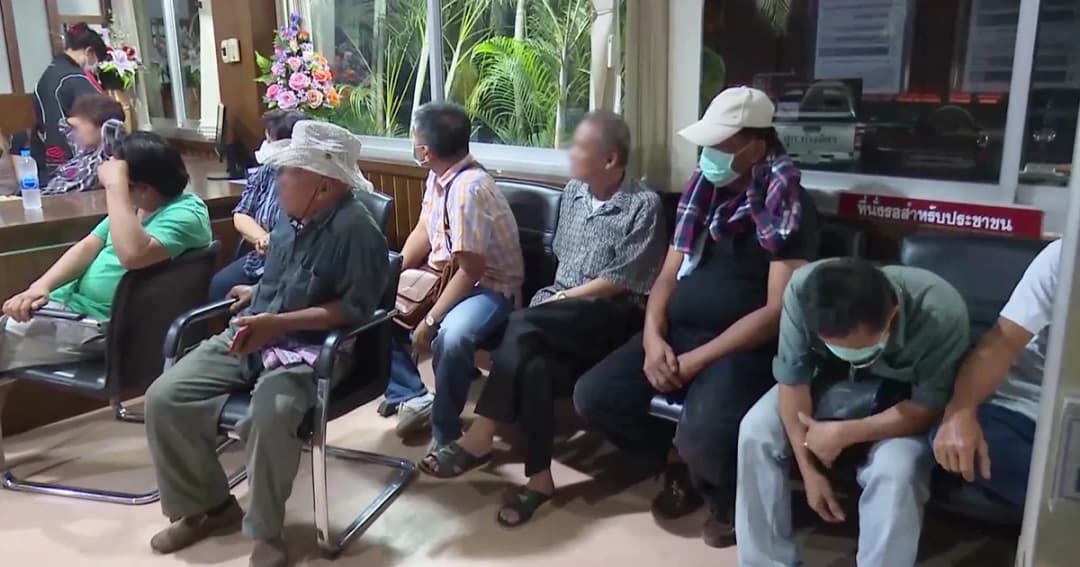 บุกทลายบ่อน อดีตกำนันดัง เมืองลำปาง จับผีพนัน 16 ราย