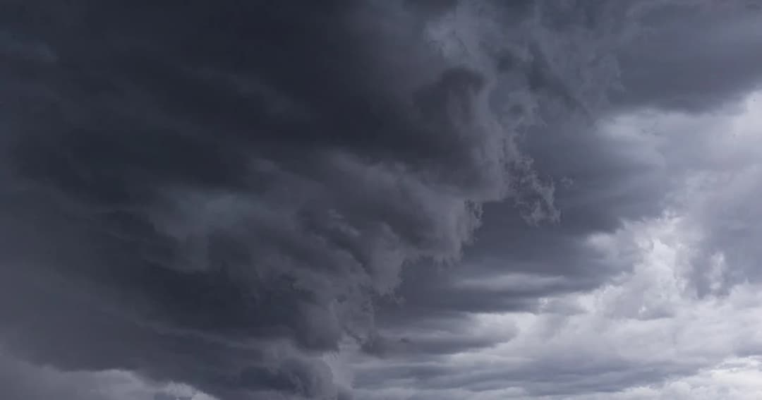 กรมอุตุฯ เตือนภาคใต้ฝนตกหนัก คลื่นสูง 2 เมตร