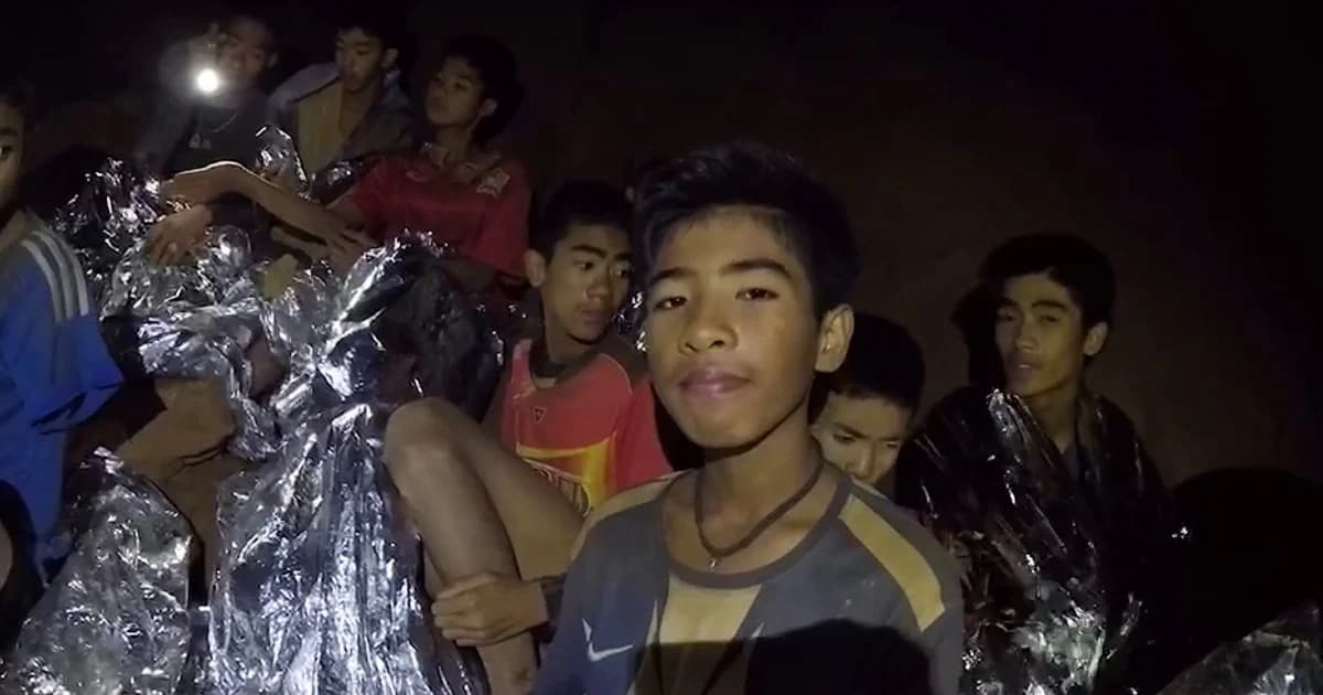 ต่อท่ออากาศ-สายโทรศัพท์ไปให้ผู้ประสบภัย “ทีมหมูป่า” 13 คน