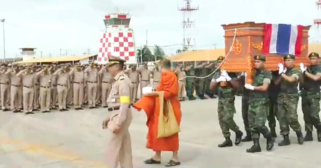 กองทัพเรือจัดกองเกียรติยศ ส่งศพ ‘จ่าสมาน’ กลับบ้าน จ.ร้อยเอ็ด