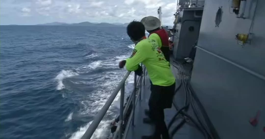 ปฏิบัติการพลิกเรือค้นหาผู้สูญหาย เหตุเรือล่มที่ภูเก็ต ยอดเสียชีวิตล่าสุด 41 ราย