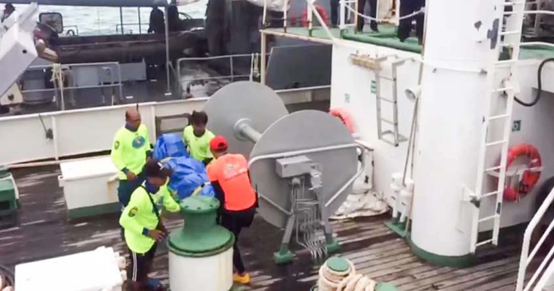 เรือล่มพบร่างที่ 42 ลอยใกล้เกาะไม้ท่อน เร่งค้นหาอีก 5 ราย