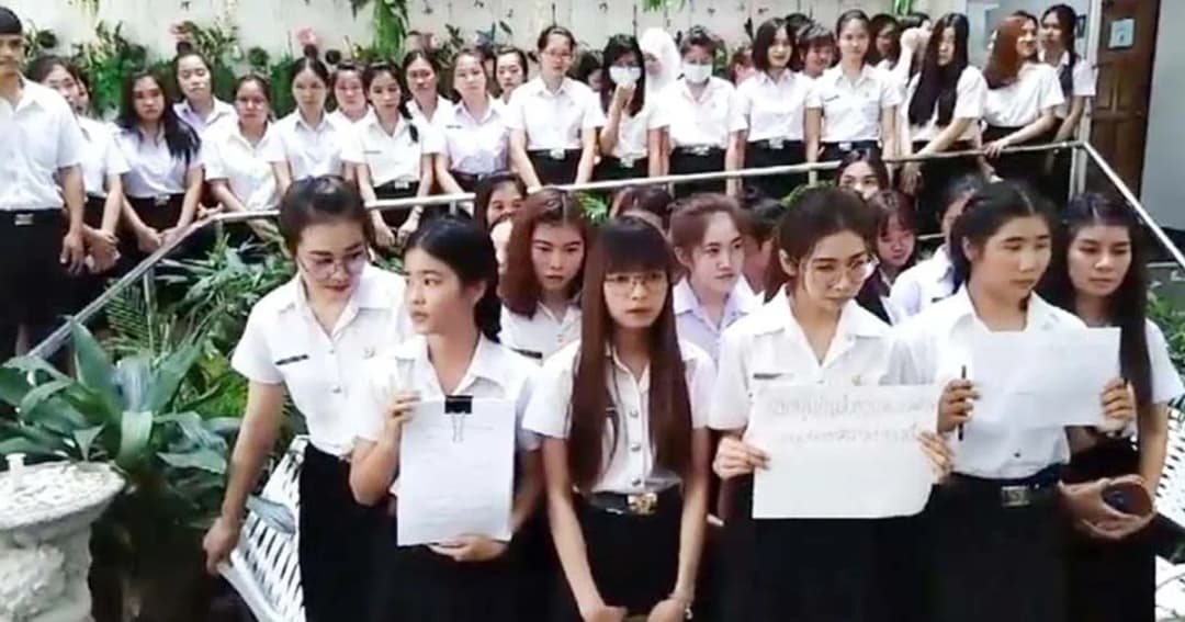 น.ศ.ถูกลอยแพหลักสูตร ร้องนายกฯ “ช่วยหมูป่าแล้ว ช่วยพวกหนูด้วย”