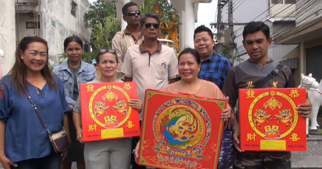 เฮกันยกใหญ่! พ่อค้าแม่ค้าจุดประทัด 2 หมื่นนัดแก้บน ทีมหมูป่าออกจากถ้ำ