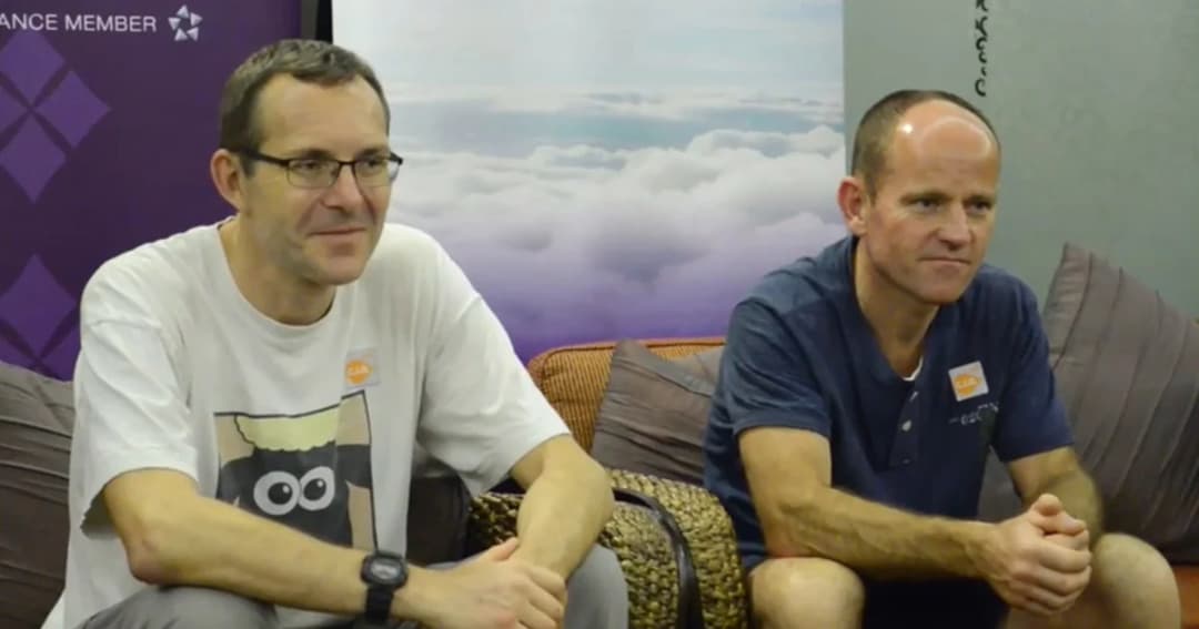 2 นักดำน้ำถ้ำช่วยทีมหมูป่าเดินทางกลับอังกฤษ