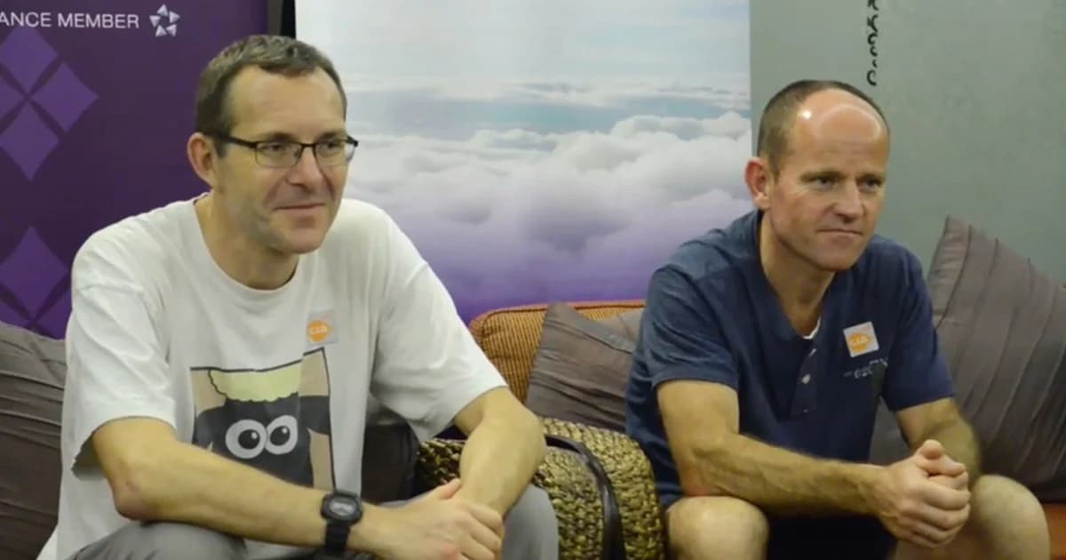 2 นักดำน้ำถ้ำช่วยทีมหมูป่าเดินทางกลับอังกฤษ