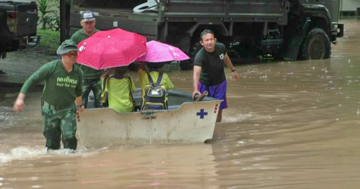 บึงกาฬอ่วม ฝนตกทั้งคืน น้ำท่วมบ้าน-โรงพยาบาล-โรงเรียน รอบ 3