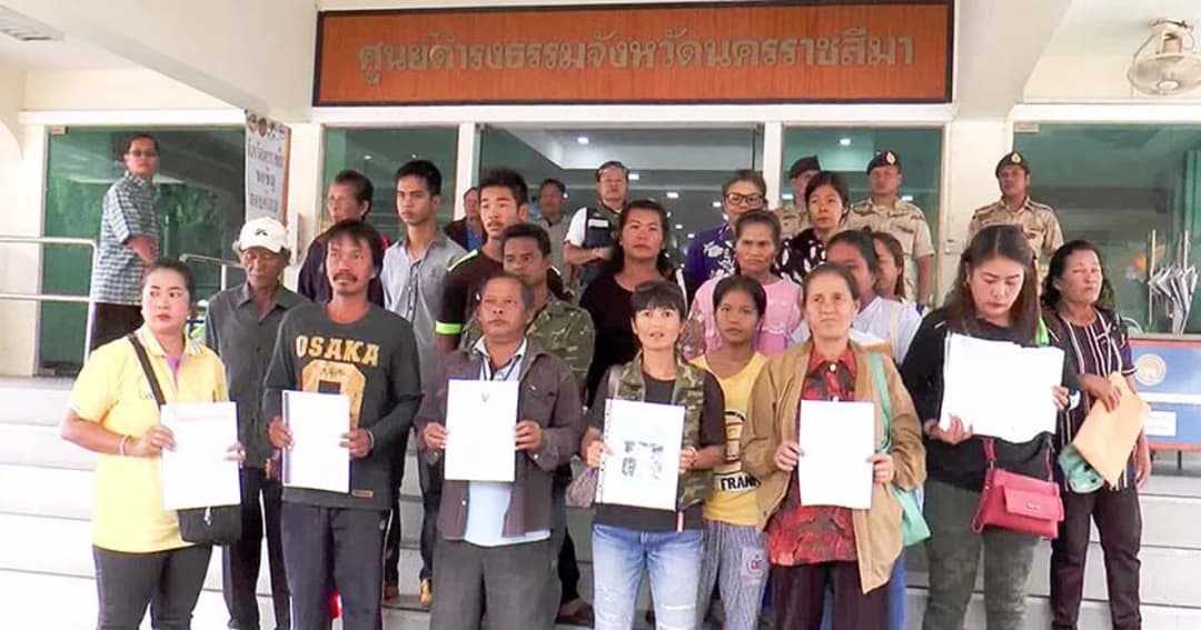 ชาวบ้านโคราชลุกฮือไล่ ผอ.รร. หลังพบทุจริตอาหารกลางวันเด็ก