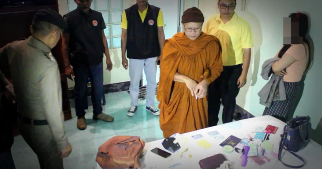จับสึก “หลวงพ่อ” จ.ร้อยเอ็ด แอบพาสาวเข้าม่านรูดกลางวันแสกๆ