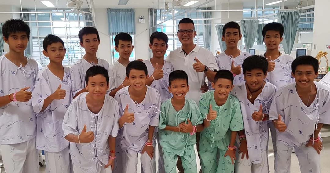 “หมอภาคย์” โพสต์รูปไปเยี่ยมทีมหมูป่าในโรงพยาบาล