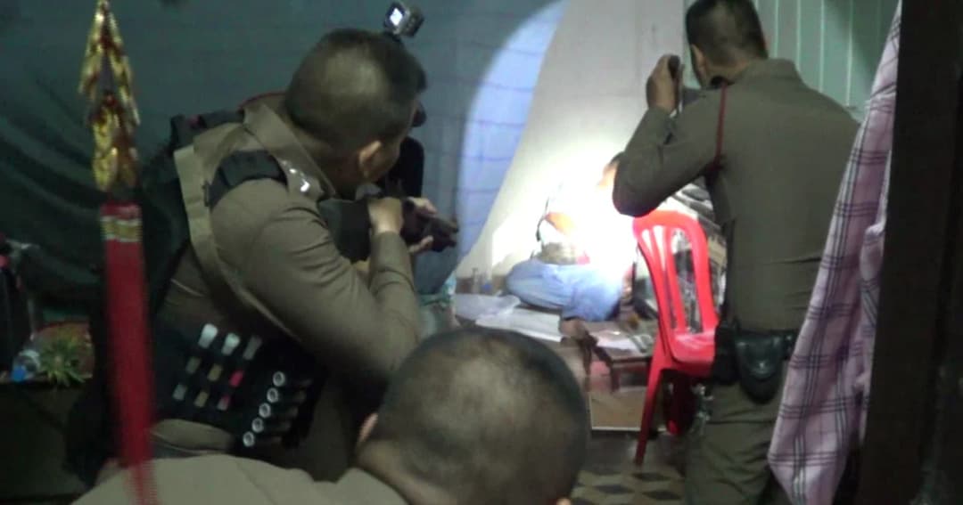 แม่แจ้งตำรวจจับลูกชายป่วยจิตเวช พกอาวุธ-ขังแม่ในบ้าน