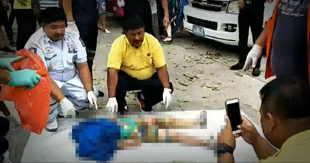 พ่อแม่ร่ำไห้ ! รถทัวร์นำเที่ยวถอยทับหนูน้อยชาวจีน 6 ขวบ ดับคาวัด