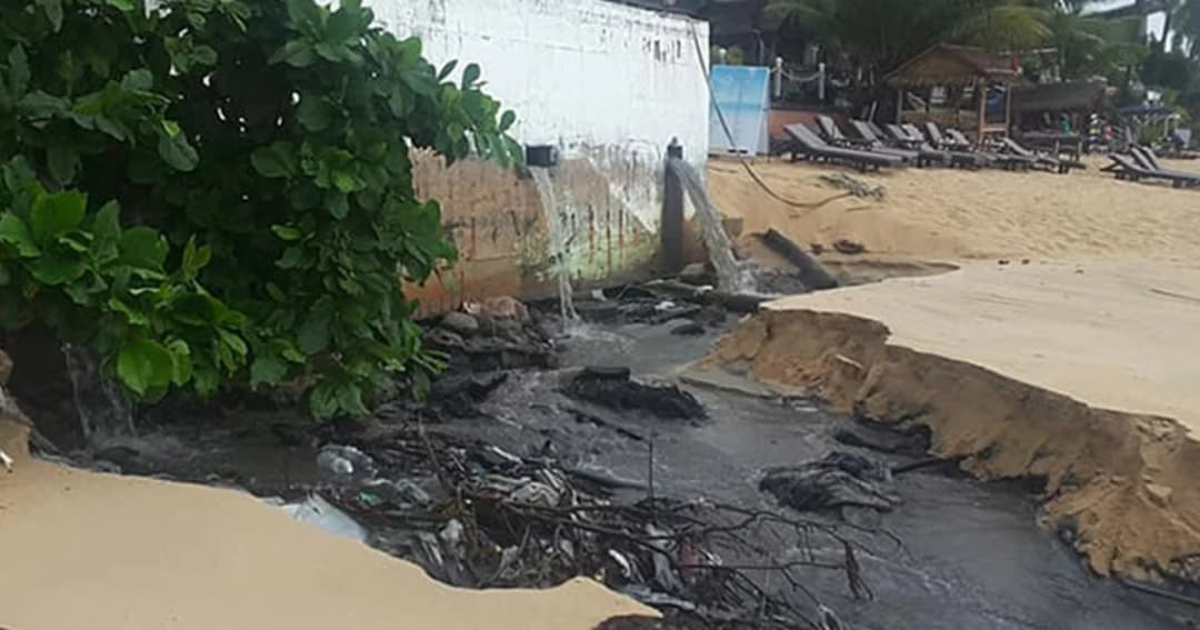 ชาวต่างชาติ โพสต์คลิปประจาน “เกาะสมุย” ปล่อยน้ำเสียลงชายหาด