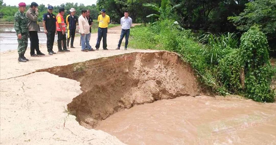 อ.แจ้ห่ม ฝนชุกทั้งคืน ทำตลิ่งถูกน้ำซัดหายลึก 3ม.