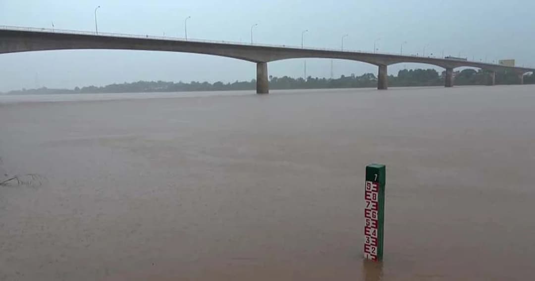 น้ำโขงไต่ระดับเพิ่มอีก ฝนตกต่อเนื่อง กระทบเรือสัญจร